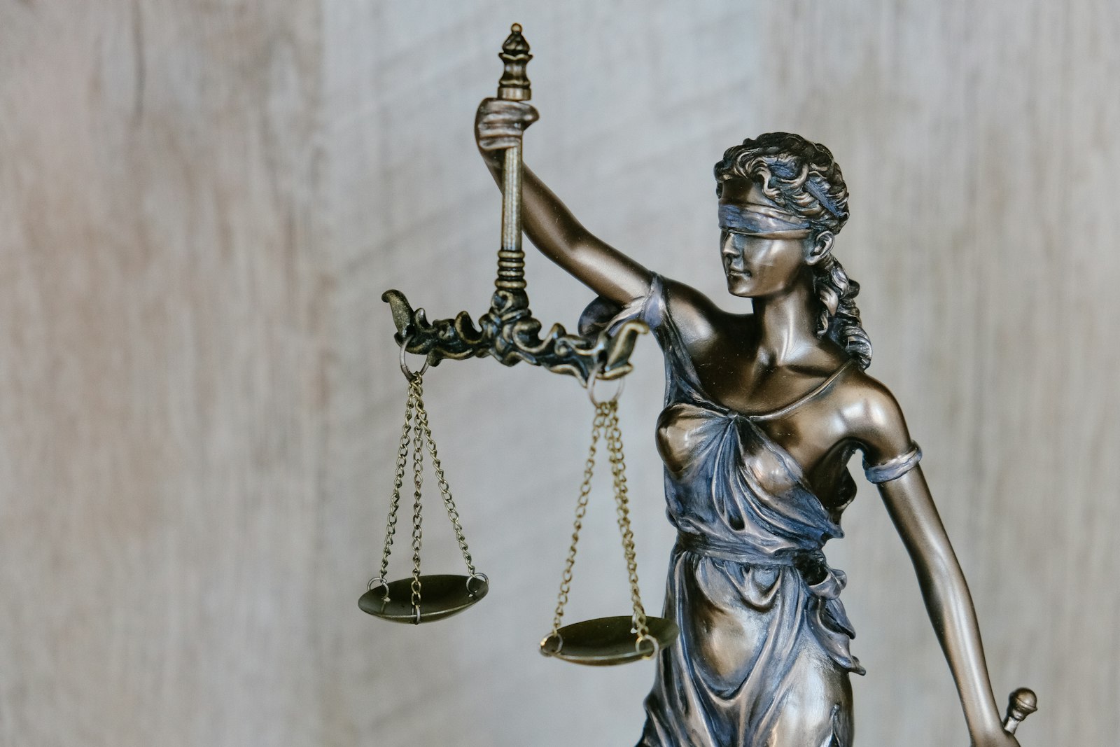 La justicia representada por la balanza — sector legal